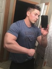 musclejake performs massage in Chicago, IL - 42182