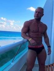 Zachmuscles performs massage in Toronto, Ontario - 87595