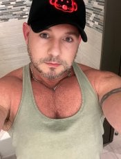 Gay massage by ChristianWolfe | RentMasseur