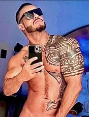 Yordanlatino performs massage in Houston, TX - 203504