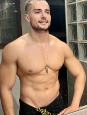 Gay massage by GugaRealTantric | RentMasseur