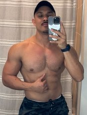 DavisTopBrazil performs massage in Chicago, IL - 180325