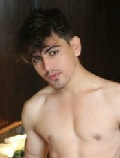 Demirturk performs massage in Mumbai, India - 253715