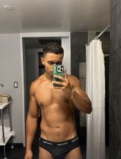 Reyjuanc performs massage in Miami, FL - 267037