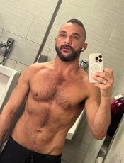 Macedo performs massage in New York City, NY - 97398