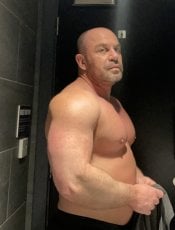 Musclebum performs massage in London, United Kingdom - 215585