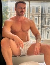 DouglasLondon performs massage in London, United Kingdom - 189242