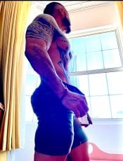 Yordanlatino performs massage in Houston, TX - 203504