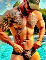 Yordanlatino performs massage in Houston, TX - 203504