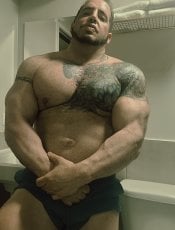 BodybuilderZeuz performs massage in Chicago, IL - 255576