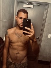 Hungmike performs massage in Miami, FL - 289327