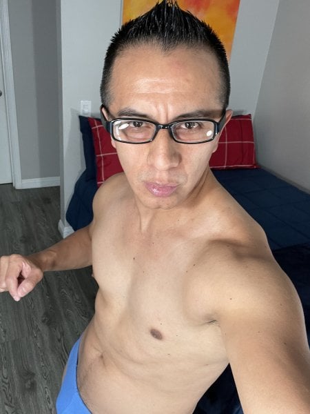 Burgos performs massage in Palm Springs, CA - 393191