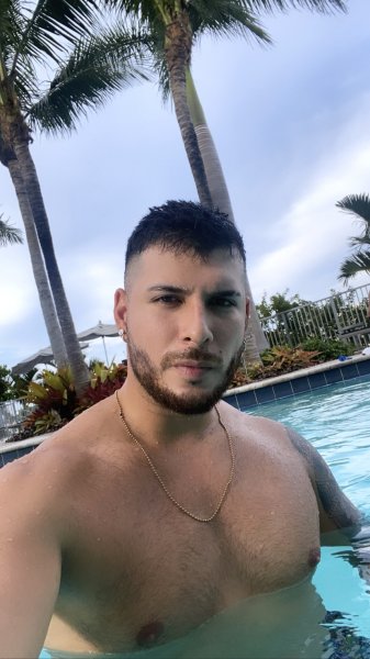 AlejoMasseur performs massage in Pompano Beach, FL - 463060