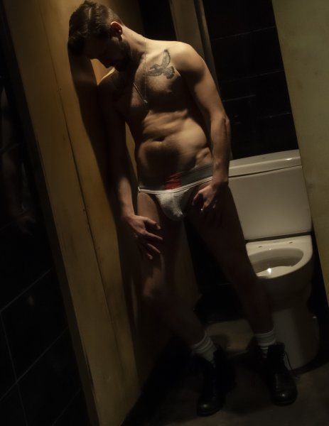 AlecMarin performs massage in Vancouver, British Columbia - 528010