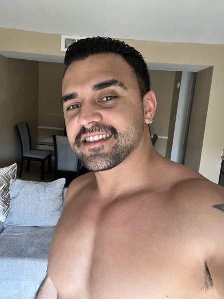 Carjpu performs massage in Houston, TX - 551014