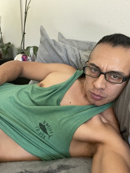 Burgos performs massage in Palm Springs, CA - 527254