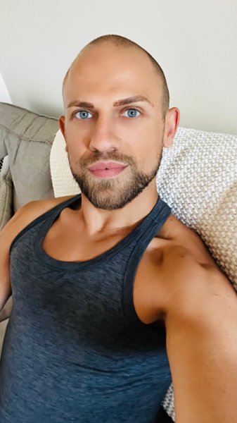 MaximoLatinMax performs massage in West Hollywood, CA - 570591