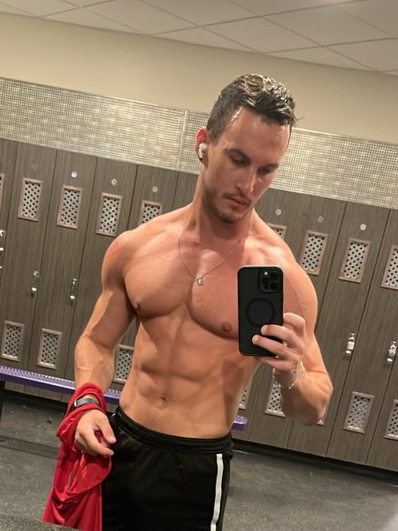 Zack_Taylor performs massage in Atlanta, GA - 610001