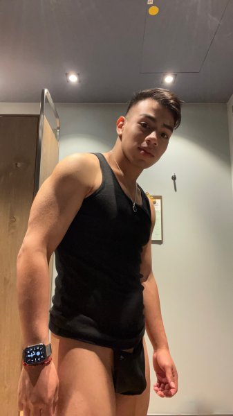 CRISTIANTWINKXL performs massage in Madrid, Spain - 701122