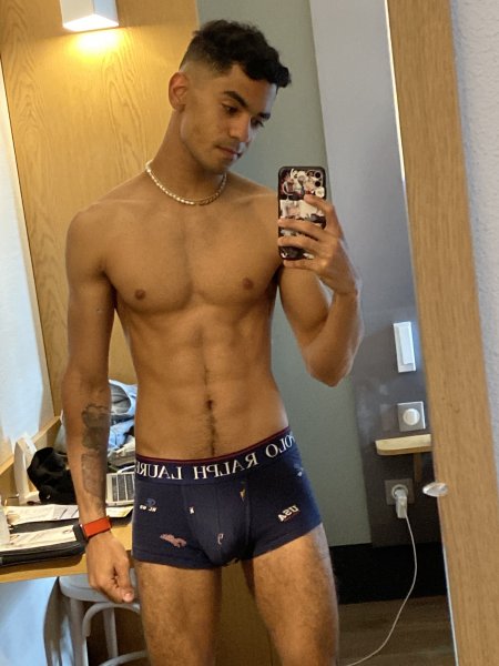 MiguelTwinkxl performs massage in Paris, France - 727741