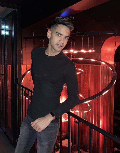 MiguelTwinkxl performs massage in Paris, France - 727763