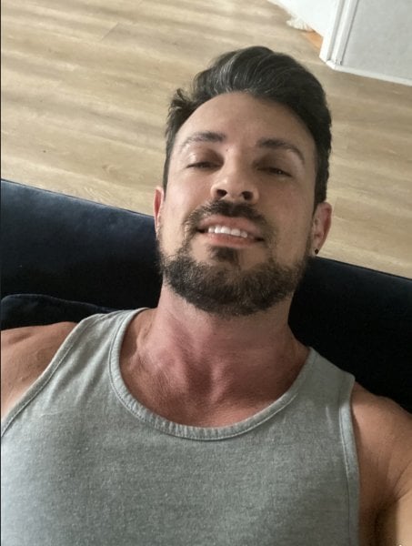 EzioJ performs massage in Wilton Manors, FL - 731330