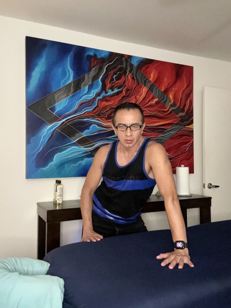 Burgos performs massage in Palm Springs, CA - 734730