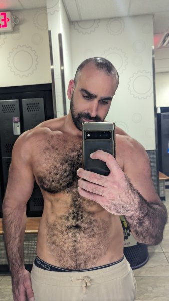 Giovannimuscle performs massage in Manhattan, NY - 777917