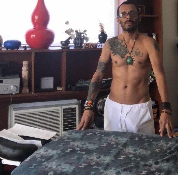 Miguelshands performs massage in West Hollywood, CA - 773720