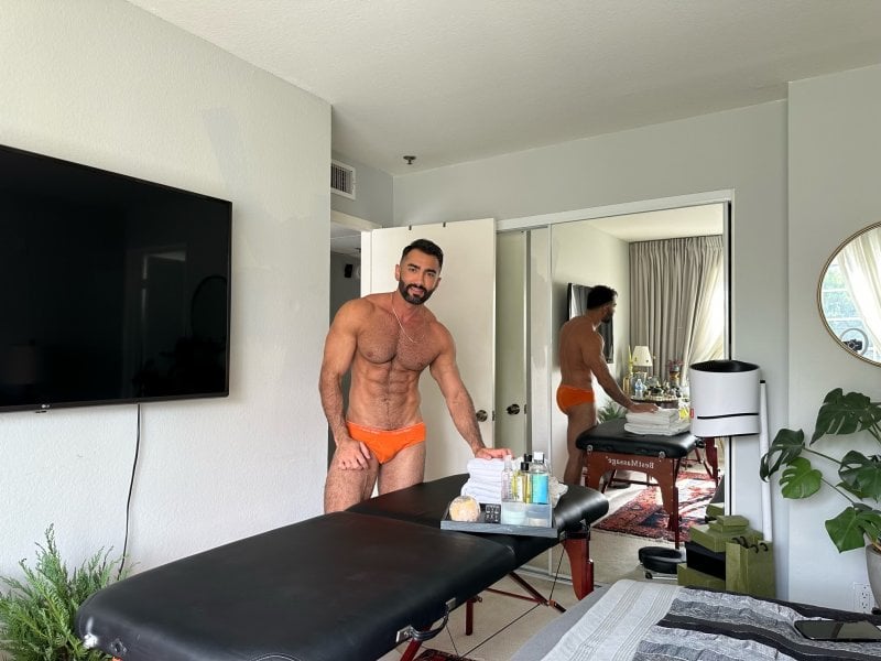 Benyou performs massage in West Hollywood, CA - 825446