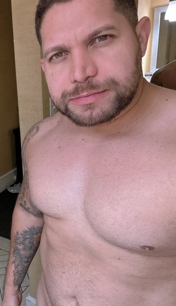 Lionw performs massage in Dallas, TX - 802131