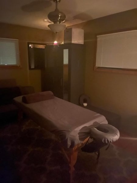 kjcolo performs massage in Milwaukee, WI - 823588