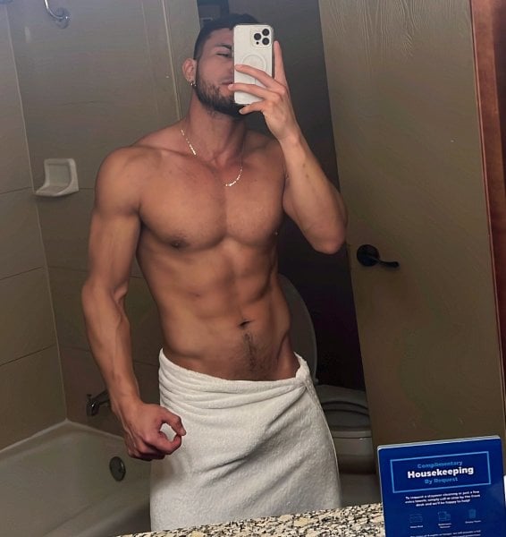 Danilo performs massage in Birmingham, AL - 816852