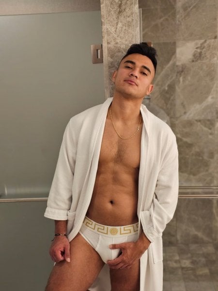 LATIN_BOYS performs massage in Seattle, WA - 851705