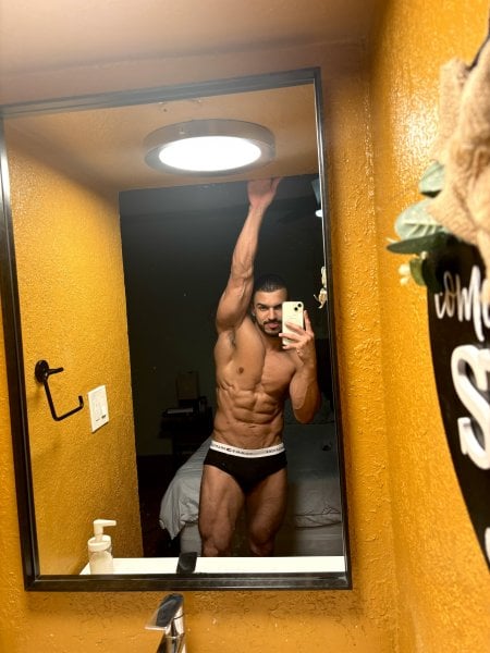 Salomonn performs massage in Charlotte, NC - 860629