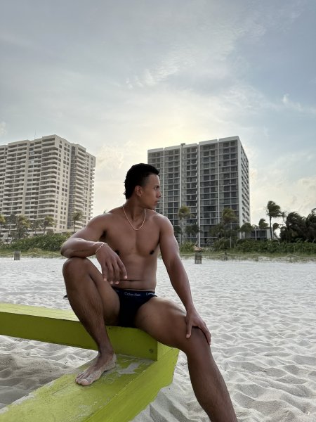 Reyjuanc performs massage in Miami, FL - 866059