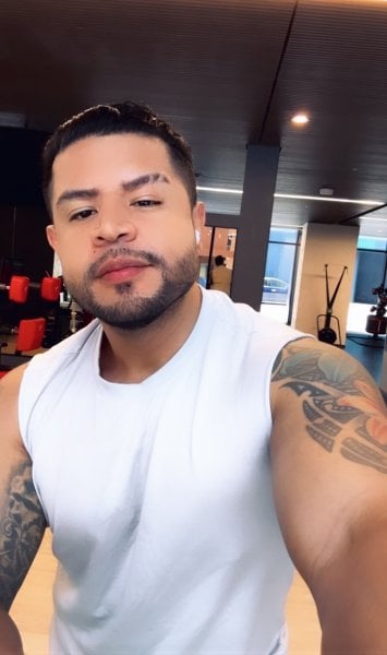 Alejjandro performs massage in Washington, DC - 892131