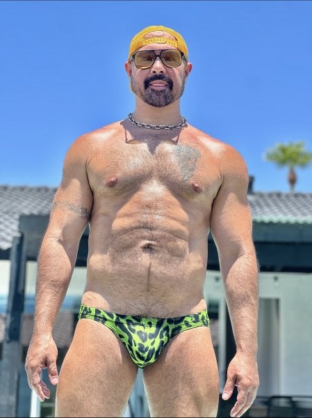 CarlosBear performs massage in Los Angeles, CA - 911672