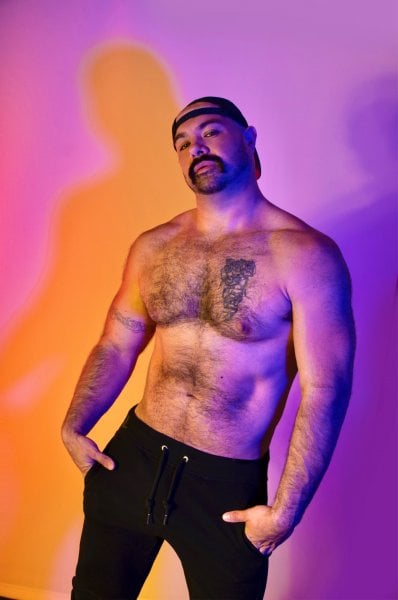 CarlosBear performs massage in Los Angeles, CA - 911689