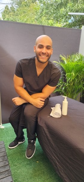 John_hands performs massage in Fort Lauderdale, FL - 881210