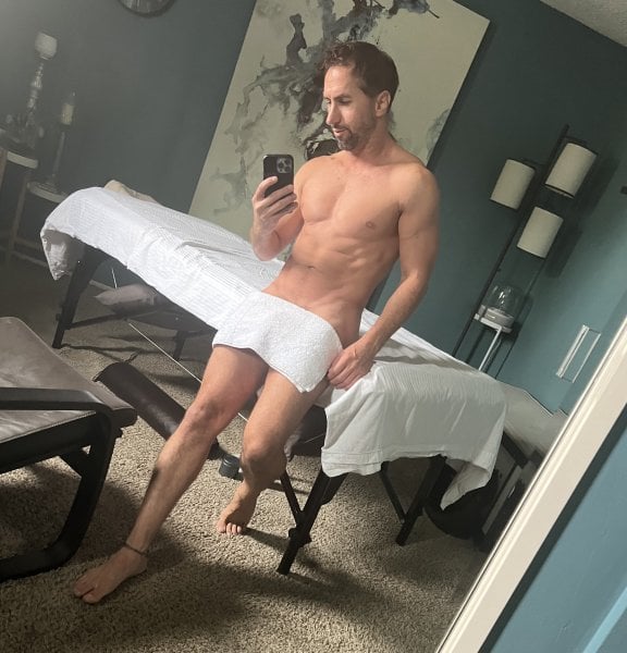 JoelMassageSD performs massage in San Diego, CA - 908671