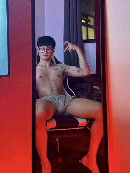 JBCORTES performs massage in Manila, Philippines - 897332