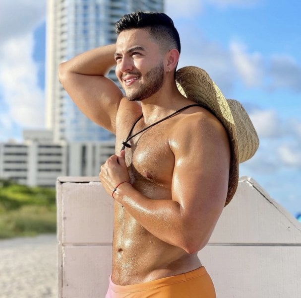 Anthoony performs massage in Miami, FL - 889714