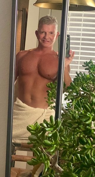 Greyston performs massage in Dallas, TX - 907292