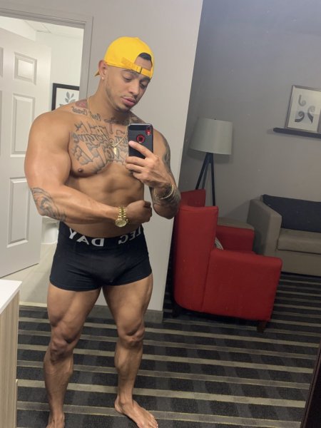 Latinooxl performs massage in Philadelphia, PA - 935973