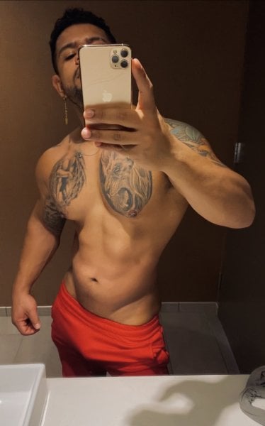 Alejjandro performs massage in Washington, DC - 925009