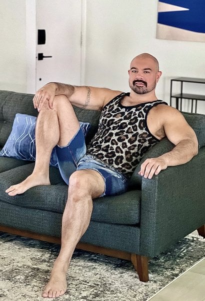 CarlosBear performs massage in Los Angeles, CA - 916227