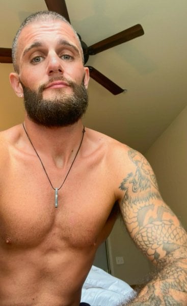 ChristopherCL performs massage in Milwaukee, WI - 929973