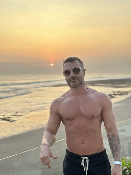 DouglasLondon performs massage in London, United Kingdom - 918809