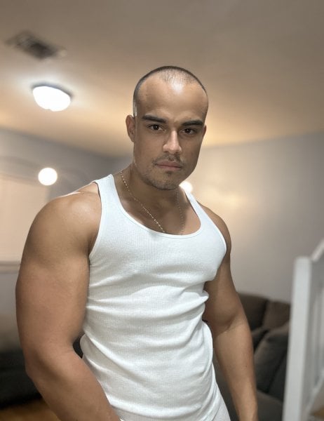 Yeijosue performs massage in Tampa, FL - 925188